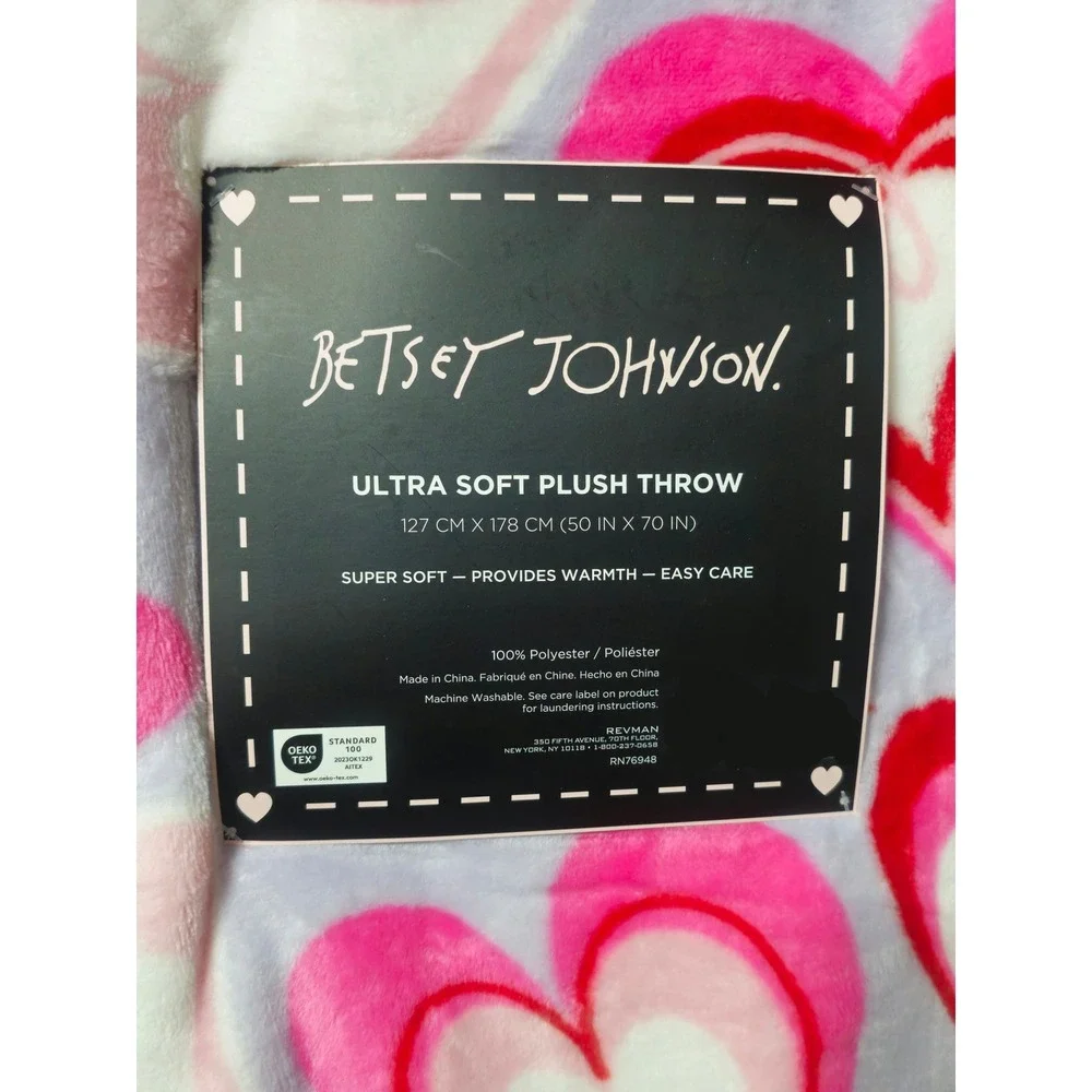 Betsey Johnson Ultra Soft Plush Throw Blanket Hearts Pink Valentine's Day 50x70